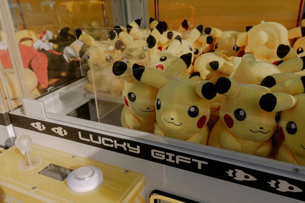 Les peluches pokémon : des compagnons tout en tendresse.